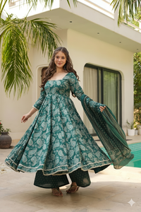 ชุดอนาร์กาลีพิมพ์ลายเพสลีย์สีเขียวอมฟ้าสำหรับผู้หญิงยูนิตี้ ลักชัวร์ พร้อมผ้าคลุมไหล่ - Product Image 4