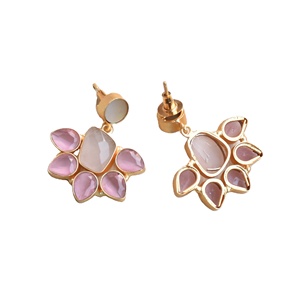 ต่างหูทองเหลืองแท้ งานแฮนด์เมด ประดับด้วยหินกึ่งมีค่า ขัดเงาอย่างดี ชุบทอง ดีไซน์ทันสมัย คุณภาพสูง - Product Image 3