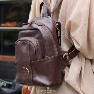 Mochila de piel de vaca auténtica hecha a mano para mujer, moderna y práctica con textura suave y acabado Premium - Product Image 6