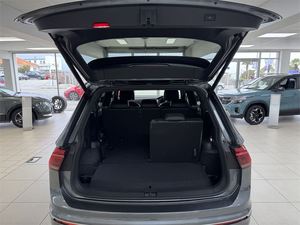 Voiture d'occasion parfaite 2025 Volkswagen <span class=keywords><strong>Tiguan</strong></span> <span class=keywords><strong>R</strong></span>-<span class=keywords><strong>Line</strong></span> SUV Expédition mondiale - Product Image 5