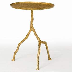Table minimaliste en laiton conçue pour les appartements modernes, offrant des lignes élégantes et nettes qui rehaussent le design intérieur sophistiqué. - Product Image 4
