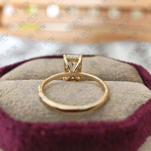 แหวนเพชรโมอิสฮาโลเจนแบบซ่อนสีมรกต CTW 1.50สำหรับผู้หญิง/สีเงิน VVS มีความชัดเจนเหมาะกับงานแต่งงานแหวนเพชรโมอิส - Product Image 2