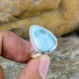 แหวนเวอร์เมิลเงินสเตอร์ลิง925ทำด้วยมือดีไซน์คลาสสิกที่ไม่เหมือนใครพร้อมตัวเรือนอัญมณีลาริมาร์ธรรมชาติ - Product Image 1