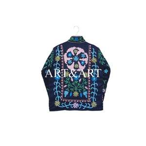 Chaqueta Corta Acolchada de Otoño/Invierno Hecha a Mano en India para Mujer, Ecológica, Transpirable, de Secado Rápido, con Bordado Floral Suzani de Algodón - Product Image 6