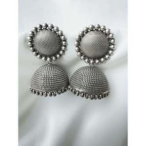 Pendientes Jhumka de Plata de Ley 925 con Textura Plateada para Mujer, Marca Swadeshi Pitara, 7 cm, 67.5 g, Joyería Étnica Coleccionable - Product Image 1
