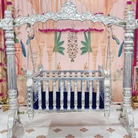 Décoration d'événements traditionnels Jhoola : Achetez un élégant berceau Palna de style sud-indien en teck poli pour la cérémonie de baptême du bébé