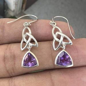Boucles d'oreilles pendantes en argent 925 avec pierre précieuse en améthyste naturelle taille trillion en gros pour femmes - Product Image 4