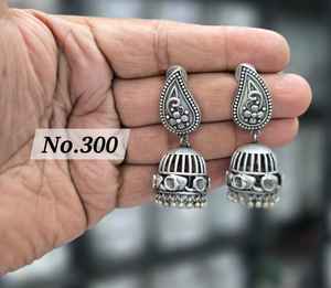 Pendientes Jhumkas de Plata Alemana con Piedra Plateada para Mujeres y Niñas, Producto Artesanal al por Mayor - Product Image 2