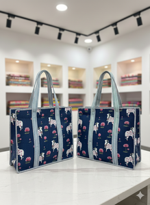 Sac fourre-tout matelassé de haute qualité, motif unique de vache lotus, tissu en coton premium personnalisé pour l'hiver, élégant sac à fermeture éclair pour femmes - Product Image 3