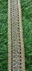 Hecho a medida en color blanco con trabajo de espejo y cordones bordados a máquina estampados scalaping para prendas y vestidos. - Product Image 4