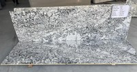 Dalles de granit indien Azul White de qualité supérieure, pierre polie, revêtement de sol pour hôtels, comptoirs de cuisine, escaliers, revêtement mural, pierres décoratives