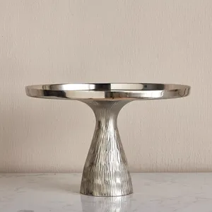 Présentoir à gâteau moderne contemporain finition dorée au design martelé pour hôtel et café de fête d'anniversaire - Product Image 6