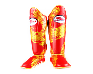 Espinilleras Gemelas de la Mejor Calidad Hechas de Cuero Genuino con Diseño Personalizado, Logotipo a Color y Correa Ajustable con Cierre de Gancho y Bucle para Muay Thai - Product Image 2