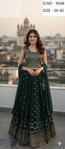 Georgette Brodé Lehenga Choli Collection Catalogue complet disponible au tarif de gros, designer lehenga choli. - Product Image 4