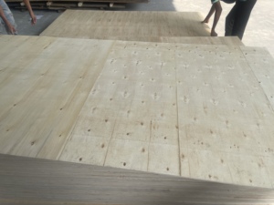 Feuilles de contreplaqué plaqué Bintangor commercial moderne et écologique 1220x2440mm standard E0 bouleau pour cadre de canapé caisses en bois - Product Image 4