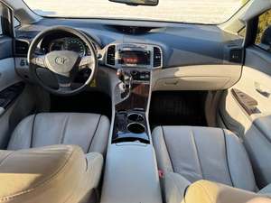 Toyota Venza 2012 en Venta, Impecable, Muy Asequible, Transmisión Manual/Automática, Motor de Gasolina de 8L, Llantas de 15\", Asientos de Cuero, Estilo Bentley - Product Image 3