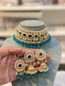 Conjunto Kundan de Alta Calidad con Maang Tikka para Mujer, Conjunto de Collar Gargantilla de Primera Calidad, Perfecto para Bodas y Fiestas - Product Image 5