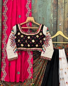 Nouveau Superhit Entièrement Cousu Faux Georgette Bandhani Imprimer Lehenga Choli Exclusif Broderie Travail Traditionnel Hiver Tendance - Product Image 3