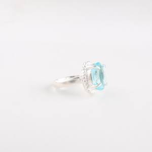 แหวนเงินแท้ 925 ประดับพลอยโทแพซสีฟ้าทรงรี งานแฮนด์เมด ได้รับการรับรองจาก IGI หินประจำเดือนธันวาคม เหมาะสำหรับเป็นของขวัญสำหรับผู้หญิง - Product Image 3