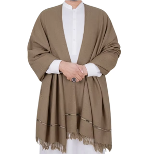 Châle doux pour hommes arabes traditionnels brun olive pour l'hiver avec des détails de conception subtils Bisht culturel inspiré par Thobe - Product Image 3