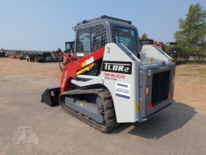 รถตักตีนตะขาบขนาดเล็ก Takeuchi TLBR2 พร้อมบุ้งกี๋แบบไหลสูง สำหรับงานก่อสร้าง - Product Image 2
