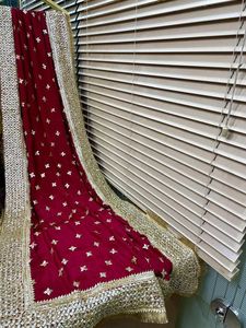 Vestido Acrílico Gota para Mujer con Artesanía Modernizada, Salwar Kameez Festivo para Fiesta, de Pakistán - Product Image 2