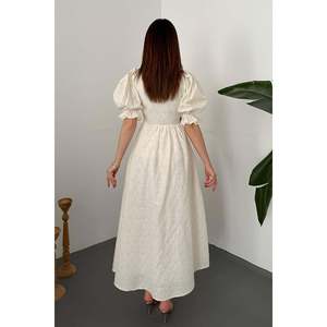 Robe brodée à col Peter Pan et manches ballon, couleur écru - Off-white - Product Image 5