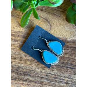 Boucles d'oreilles pendantes en argent sterling et turquoise de Kingman, faites à la main par des artisans Navajo - Product Image 3