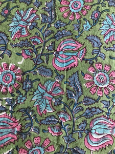 Tela de Algodón Estampada a Mano con Diseño de Enredadera Floral sobre Base Verde |   Impresión Botánica India Vintage - Product Image 4