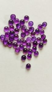 ควอตซ์อะมีทิสต์ธรรมชาติทรงแบนกลม ขนาด 2 มม.-20 มม. แบบคาโบชอง ขายส่ง พลอยขัดเงาเรียบ - Product Image 4