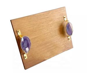 Plateau rond en résine noire et blanche fait à la main ou plateau à chocolat cadeaux fantaisie avec poignée en métal personnalisé pour la pendaison de crémaillère - Product Image 3