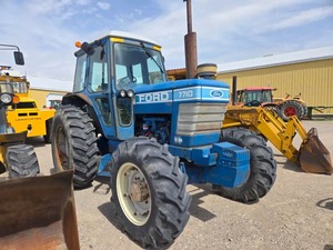 Tractor Agrícola Ford 7810 de Alta Calidad en Venta con Quitanieves - Product Image 3