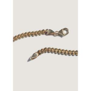 Collier tendance Capri, chaîne gourmette plaqué or rhodié, orné de diamants, perles, lettres et chiffres, idéal pour les fêtes et événements religieux - Product Image 3