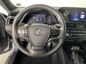 D'occasion en parfait état d'occasion 2024 Lexus ES 350 FWD avec sièges en cuir Intérieur foncé - Product Image 4