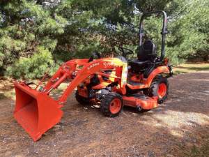 El mejor tractor compacto Kubota BX2380 4WD de alta productividad con plataforma de cortacésped cargadora LA344 Compre ahora y disfrute del envío gratis - Product Image 3