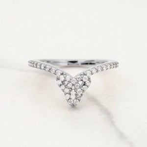 Anillo de Compromiso Celta de Plata de Ley 925 con Circonita Cúbica, Anillo de Boda Curvo Apilable, Anillo de Promesa Delicado, Regalo de Aniversario - Product Image 1