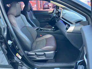 Voiture d'occasion de qualité à prix abordable, Toyota C-HR Limited 2019, conduite à gauche - Product Image 4