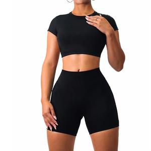 Ensemble de vêtements de sport pour femmes en gros personnalisé de haute qualité, soutien-gorge de sport respirant et short taille haute, vêtements de sport de yoga et de gym - Product Image 1