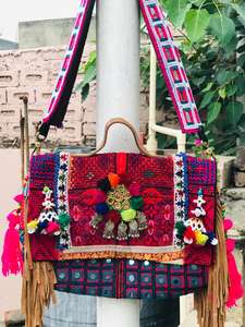 Pochette Boho en soie brodée avec diamant perlé et strass sac à main de soirée peint à la main pour les occasions formelles - Product Image 2