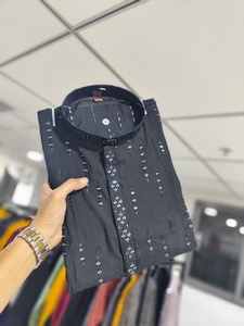 Tissu en coton romain lourd avec broderie et travail de miroir pour les mariages formels, les fêtes et le Diwali - Product Image 6