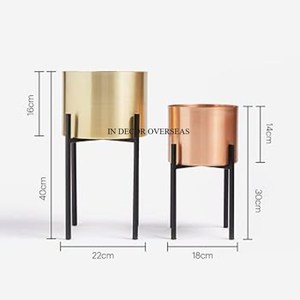 Ensemble de jardinière de forme ronde en métal robuste enduit de poudre de couleur noire avec support en fil métallique plaqué or - Product Image 6