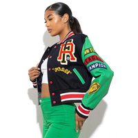Veste universitaire matelassée pour femmes en gros, design court, logo personnalisé, broderie de lettres, doublure 100% laine, coton écologique
