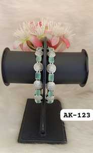 Los brazaletes AD pulidos de calidad de lujo para atuendos diarios o festivos están disponibles a precio de exportación desde la India - Product Image 3