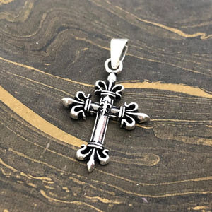 Colgante de Cruz Plateada con Baño de Oro de 18K, Personalizable, con Patrón Religioso de Corazón de Jesús, con Circonita y Perla, para Regalos Cristianos - Product Image 1