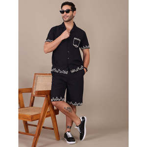Ensemble coordonné pour homme Amanush en coton noir brodé, chemise à manches courtes à col cranté et short, tenue décontractée d'été en 2 pièces - Product Image 1