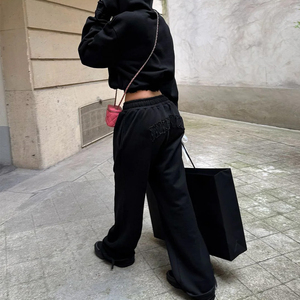 Conjunto Deportivo Personalizado para Mujer, Sudadera con Capucha y Pantalones Deportivos con Bordado Desgastado Rosa, Traje Deportivo Informal - Product Image 1