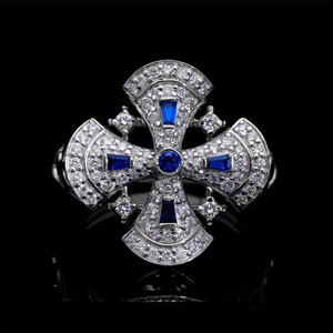 Anillo cruzado de oro blanco de 14K con diamantes naturales y rubíes de corte princesa en estilo vintage con intrincado Diseño de configuración de racimo - Product Image 3