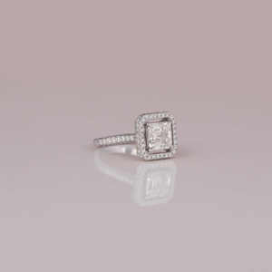 Bague de fiançailles en or massif 14 carats conçue sur mesure, diamant de laboratoire taillé Asscher avec halo à deux côtés, plaqué or à la mode, certifiée - Product Image 1