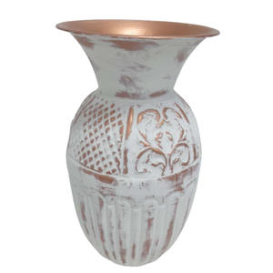 Vase à fleurs en métal bronze au design antique Pot de fleurs en fer moderne pour la maison et la décoration de table fait à la main et en gros en vrac - Product Image 3