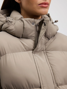 เสื้อแจ็คเก็ตพัฟเฟอร์ผู้หญิง ไซส์ใหญ่ รุ่นใหม่ ปี 2025 สำหรับฤดูใบไม้ผลิและฤดูใบไม้ร่วง น้ำหนักเบาพิเศษ พับเก็บได้ มีฮู้ด เสื้อโค้ทขนเป็ด รับผลิตตามสั่ง ขายส่ง - Product Image 5